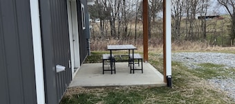 The Last Cast lake rental * Unit A**1/4 mile from State Dock! 