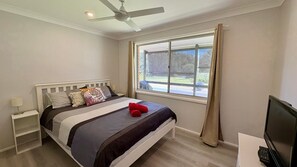 3 bedrooms, iron/ironing board, internet, bed sheets