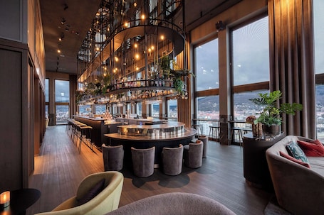 Bar (en la propiedad). ATLANTIC Hotel Heidelberg