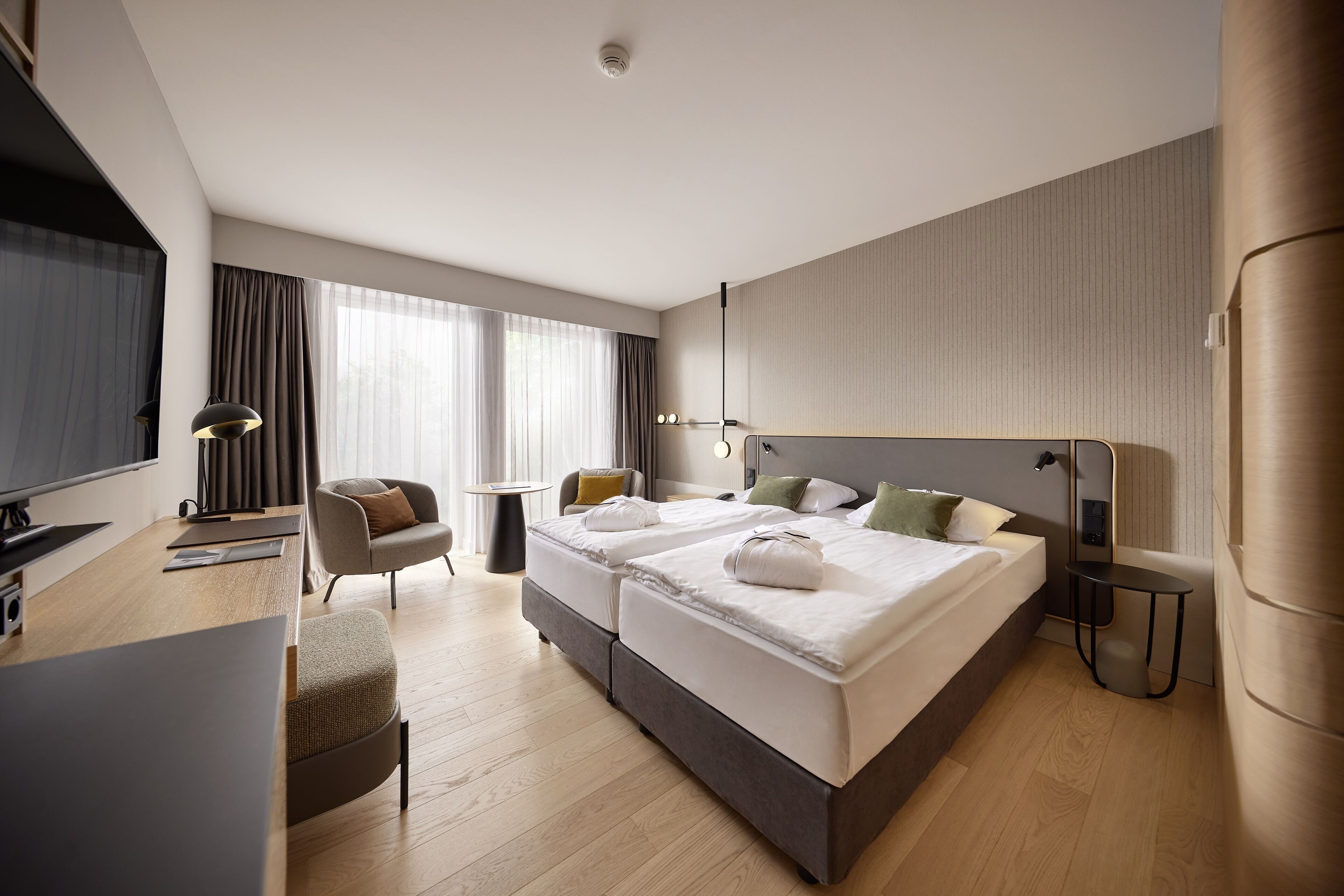 Hypo-allergenic bedding, in-room safe, desk, laptop workspace