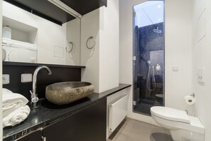 Bathtub, hair dryer, towels