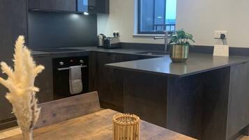 Deluxe Apartment, 1 Double Bed with Sofa bed | Private kitchen | Full-sized fridge, microwave, oven, stovetop