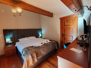 Standard Double Room, 1 Double Bed | Minibar, free WiFi, bed sheets - Ahıska Palas (Kars)