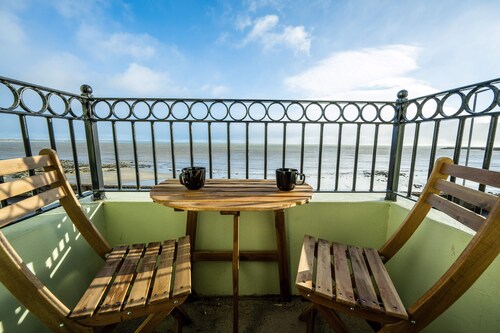 Apartment with Mountain View!