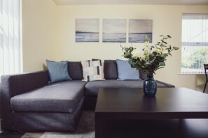 Living area - Apartment with Mountain View! (Newcastle)