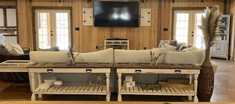 Peaceful Retreat! Cozy Lodge with Scenic Views, Patio, Fire Pit.