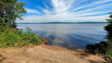 Private beach, beach volleyball, kayaking, rowing