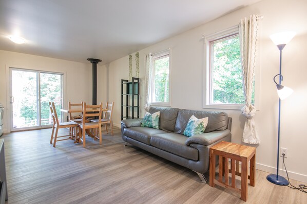 Superior Cottage, 2 Bedrooms, Kitchen, Lake View | Living area