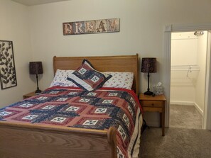 1 bedroom, desk, WiFi, bed sheets - Private Tiny Home in Rock Springs (Rock Springs)