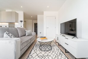 Living area - Seven Living Solihull - Broadoaks Studio (Solihull)