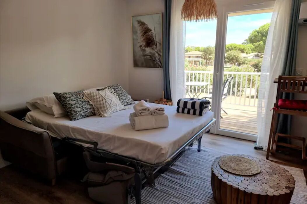 Een strijkplank/strijkijzer, gratis wifi, beddengoed