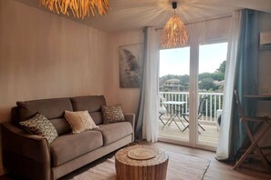 Smart TV - Charming studio 1 km from the beach with swimming pool. (Lecci)