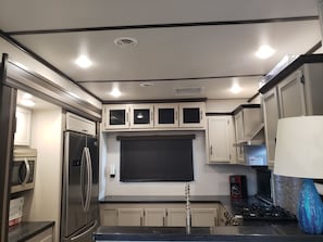 Fridge, microwave, oven, stovetop - Perfect for vacation or romantic gateway!
(Seadrift)