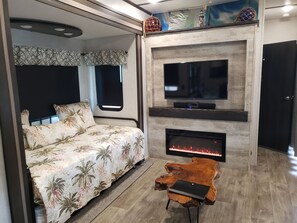 1 bedroom, free WiFi, bed sheets - Perfect for vacation or romantic gateway!
(Seadrift)