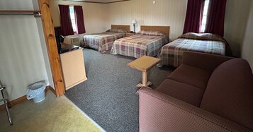 单人房 | 特色家居、办公桌、笔记本电脑工作区、熨斗/熨板