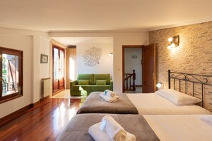 4 bedrooms, iron/ironing board, WiFi, bed sheets