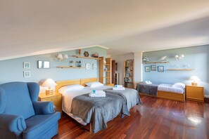 4 bedrooms, iron/ironing board, WiFi, bed sheets