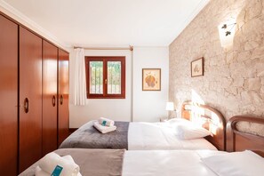 4 bedrooms, iron/ironing board, WiFi, bed sheets - Zelaieta BerriBi - Baskeyrentals (Deba)