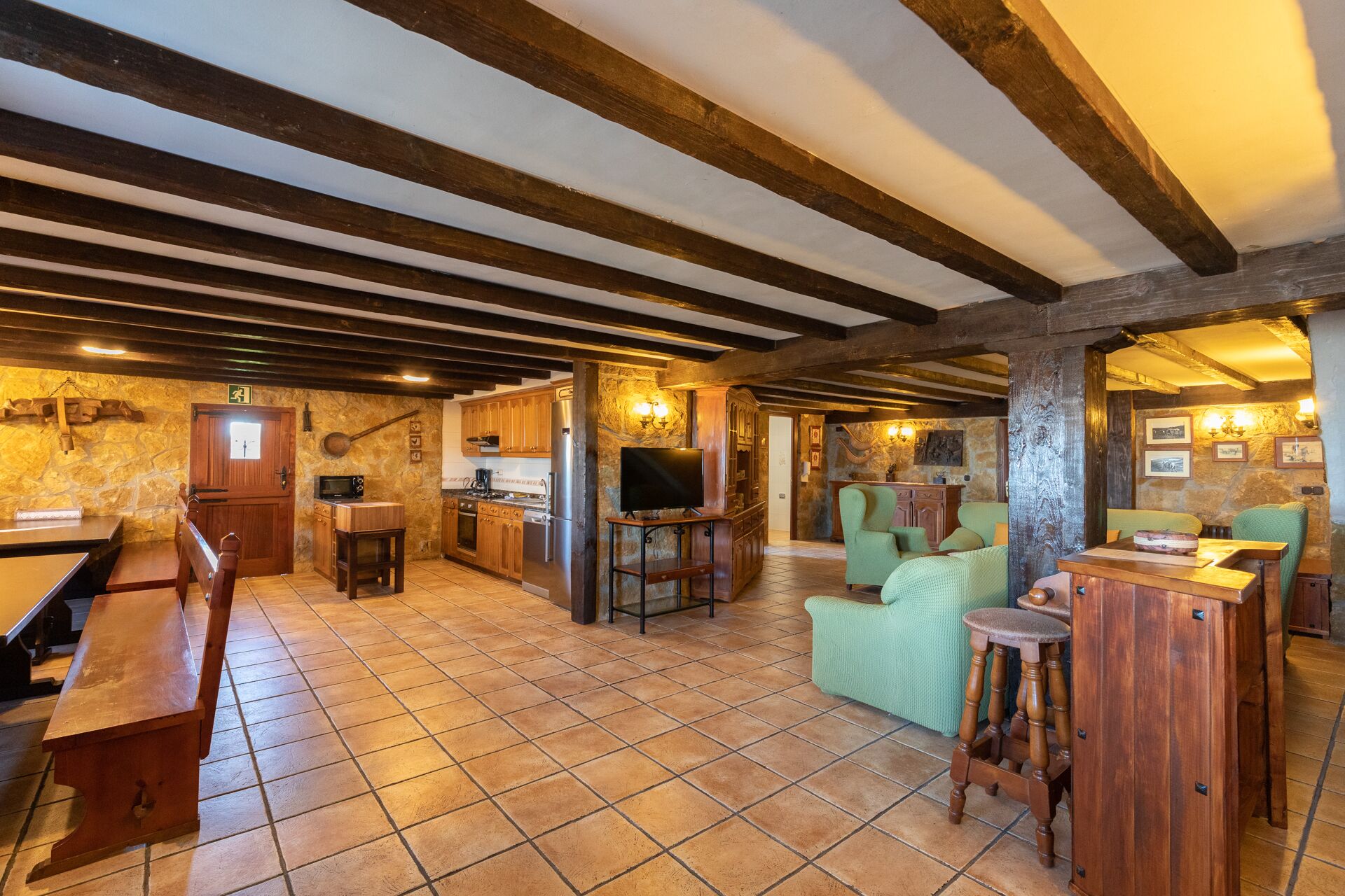 Televisie en een open haard