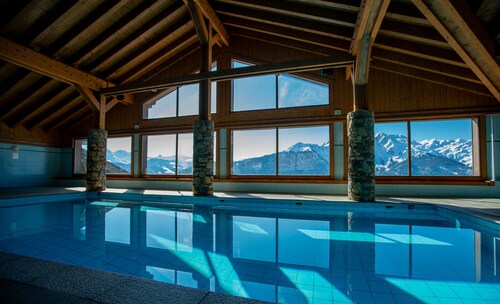 Dans chalet MGM standing avec piscine chauffée près du  télécabine et des pistes