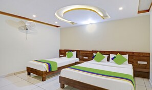 Deluxe Double Room | Desk, iron/ironing board, rollaway beds, bed sheets