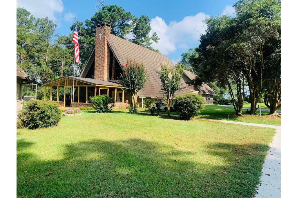 Great little  apt. Safe charming quiet place 