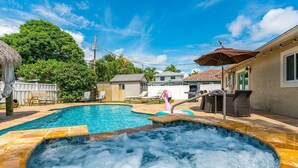 Unclassified image, 5 of 51, button - Tiki Sea Breeze Retreat- Pool+Spa - 5 Min to Beach (Deerfield Beach)