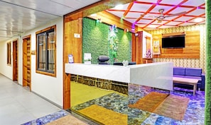 Reception - Itsy Hotels Rk Palace (Vadodara)