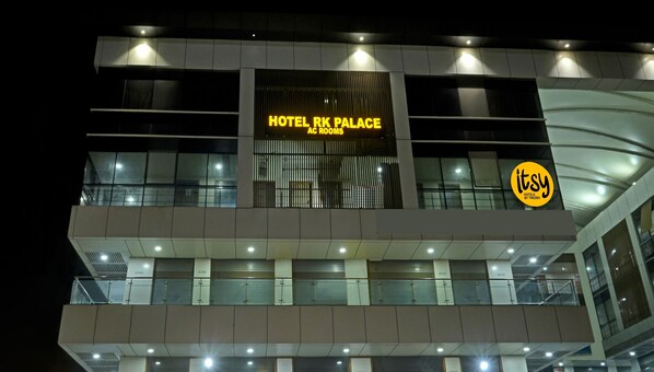 Exterior - Itsy Hotels Rk Palace (Vadodara)