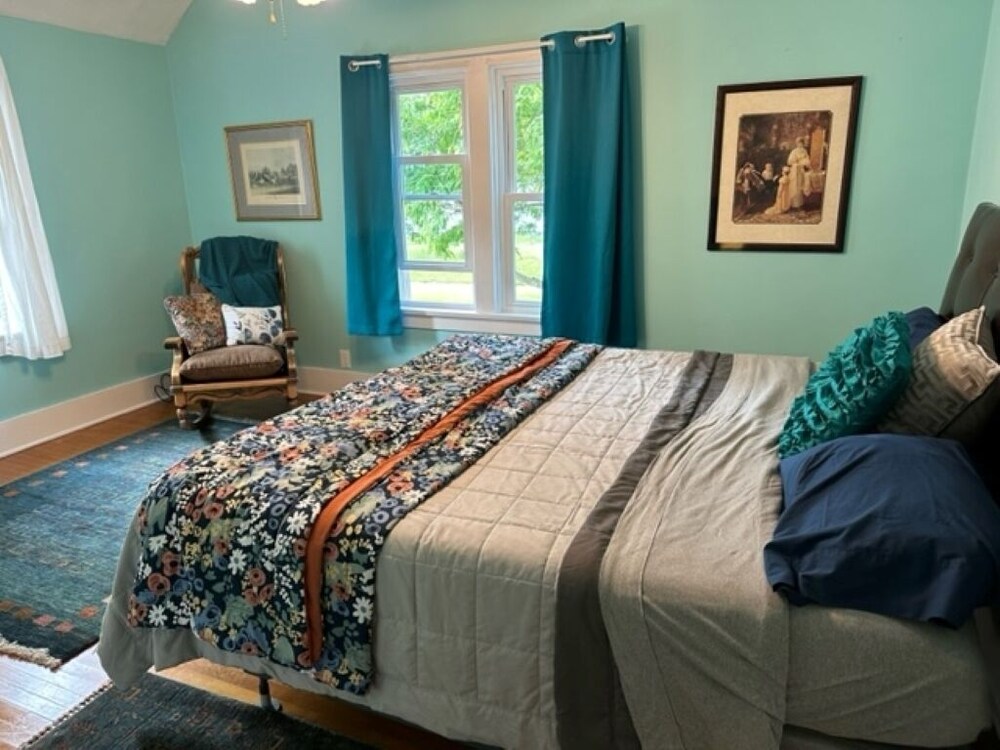 Victorian manor house in Manistee, Michigan Pet friendly, no fee
