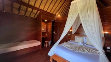 Standard Double Room, Sea View | Desk, free WiFi, bed sheets