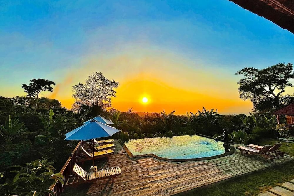 Sunset Hill Lembongan