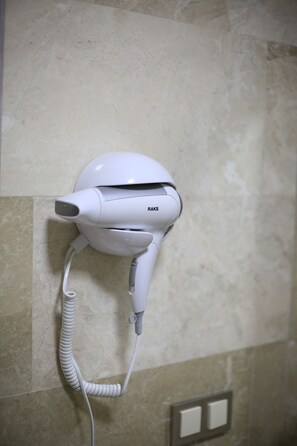 Standard-Studio, 1 Schlafzimmer, Nichtraucher | Badezimmer | Dusche, Regendusche, Haartrockner, HandtĂŒcher