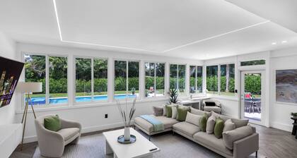 Luxury Modern Villa in heart of Brickell with Heated Pool & HotTub