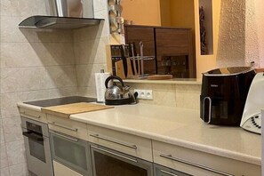 Fridge, microwave, oven, stovetop - Holiday home near the lake, private garden (Krzynia)