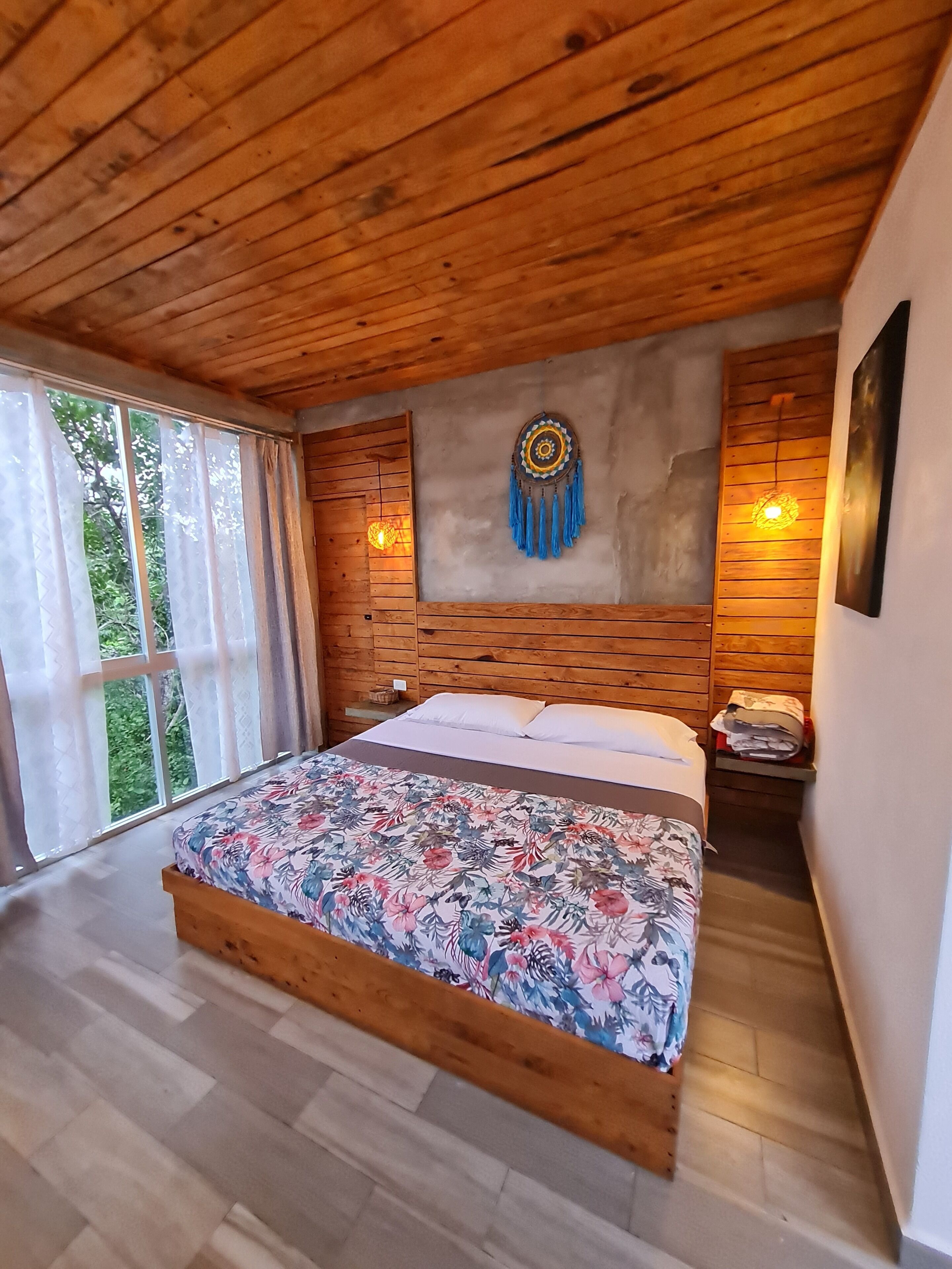 6 bedrooms, WiFi, bed sheets