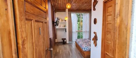 6 bedrooms, WiFi, bed sheets