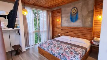 6 bedrooms, WiFi, bed sheets