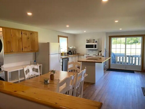 Superb renovated centenary, 3 bedr. AC, 50 arcade 80' games, Netflix.CITQ 304595