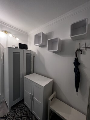Ferienwohnung mit Blick auf die Berge | Área de estar | TV de tela plana 35 polegadas com canais a cabo, TV