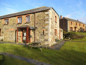 Exterior - Comfortable stone built, 2 bedroom cottage  close to Rock Polzeath beaches (Saint Minver)