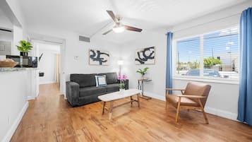 Superior 1-Bedroom Queen w/ Kitchen & Sofa Bed | Living room | LCD TV, Netflix, Hulu, streaming services