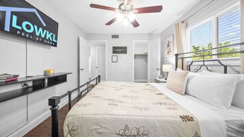 Deluxe-Apartment | 2 Schlafzimmer, Bügeleisen/Bügelbrett, kostenloses WLAN, Bettwäsche