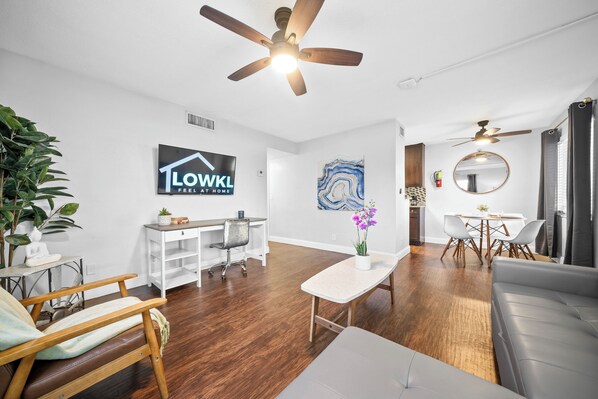 Deluxe appartement | Woonruimte | Lcd-televisie, Netflix, Hulu en streamingdiensten