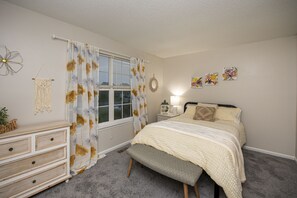 3 bedrooms, free WiFi, bed sheets - 15 mins from the beach (Virginia Beach)