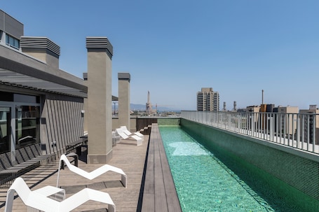 Sæsonbestemt udendørs pool. Micampus Barcelona Student Residence