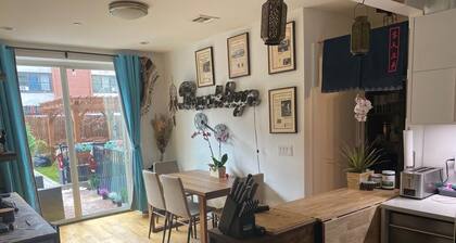 Duplex condo with private garden,BBQ and pergola, close to subways