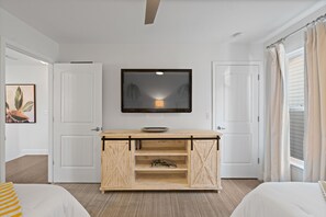 3 habitaciones, escritorio, tabla de planchar con plancha y wifi gratis 