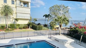 室外游泳池