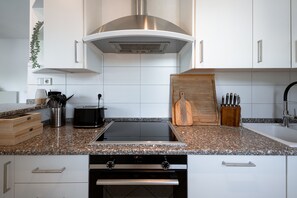 Refrigerador, horno, placa de cocina, lavavajillas